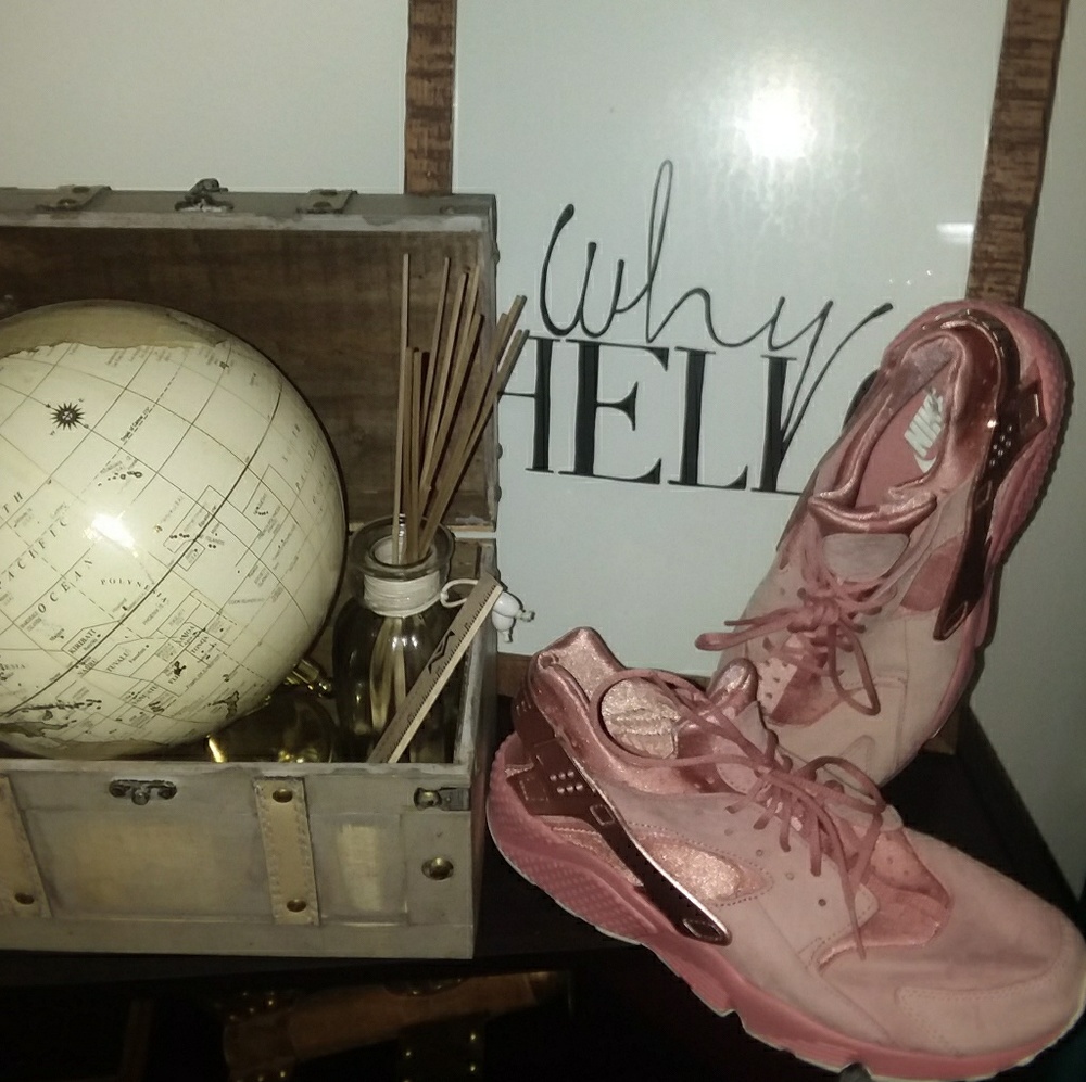 🚫SOLD🚫Pink Air Nike Huaraches EUC Sz 10.5